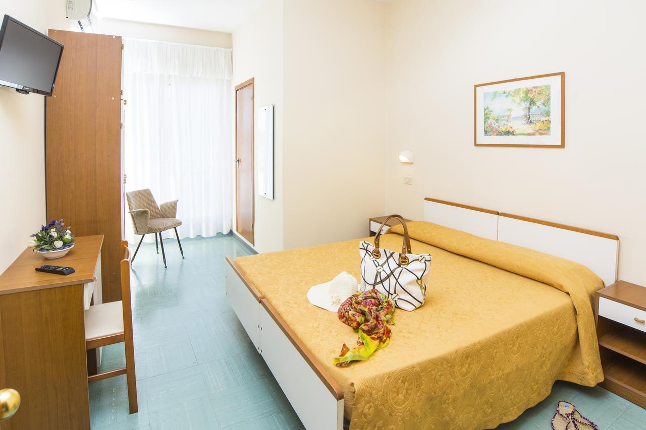 Hotel Garden Riccione Esterno foto