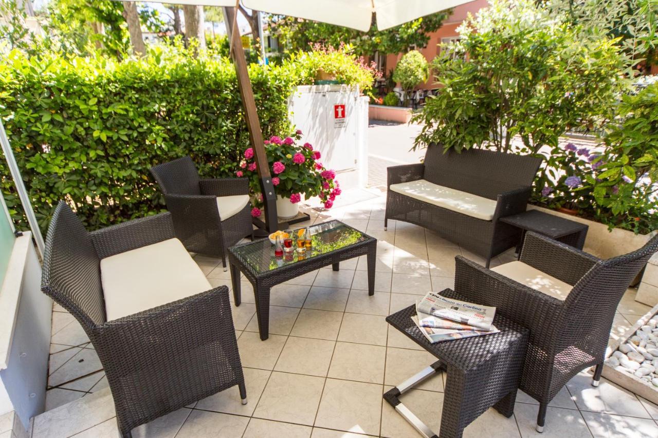 Hotel Garden Riccione Esterno foto